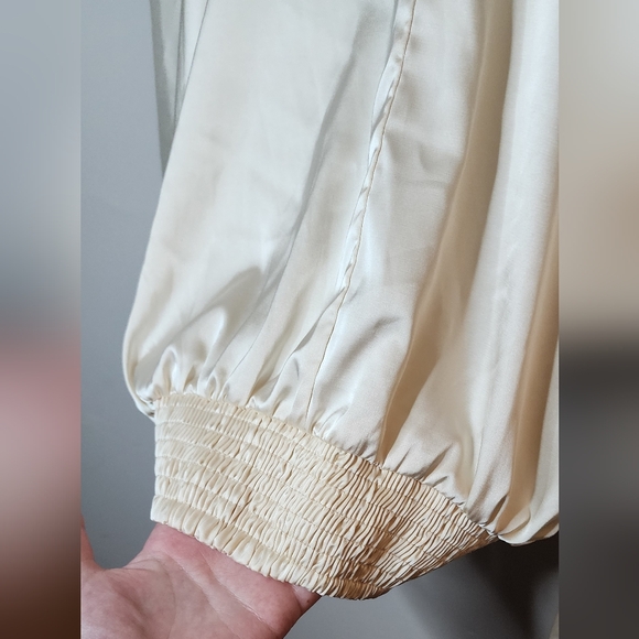 NWOT Gorgeous White Blouse - Picture 5 of 11